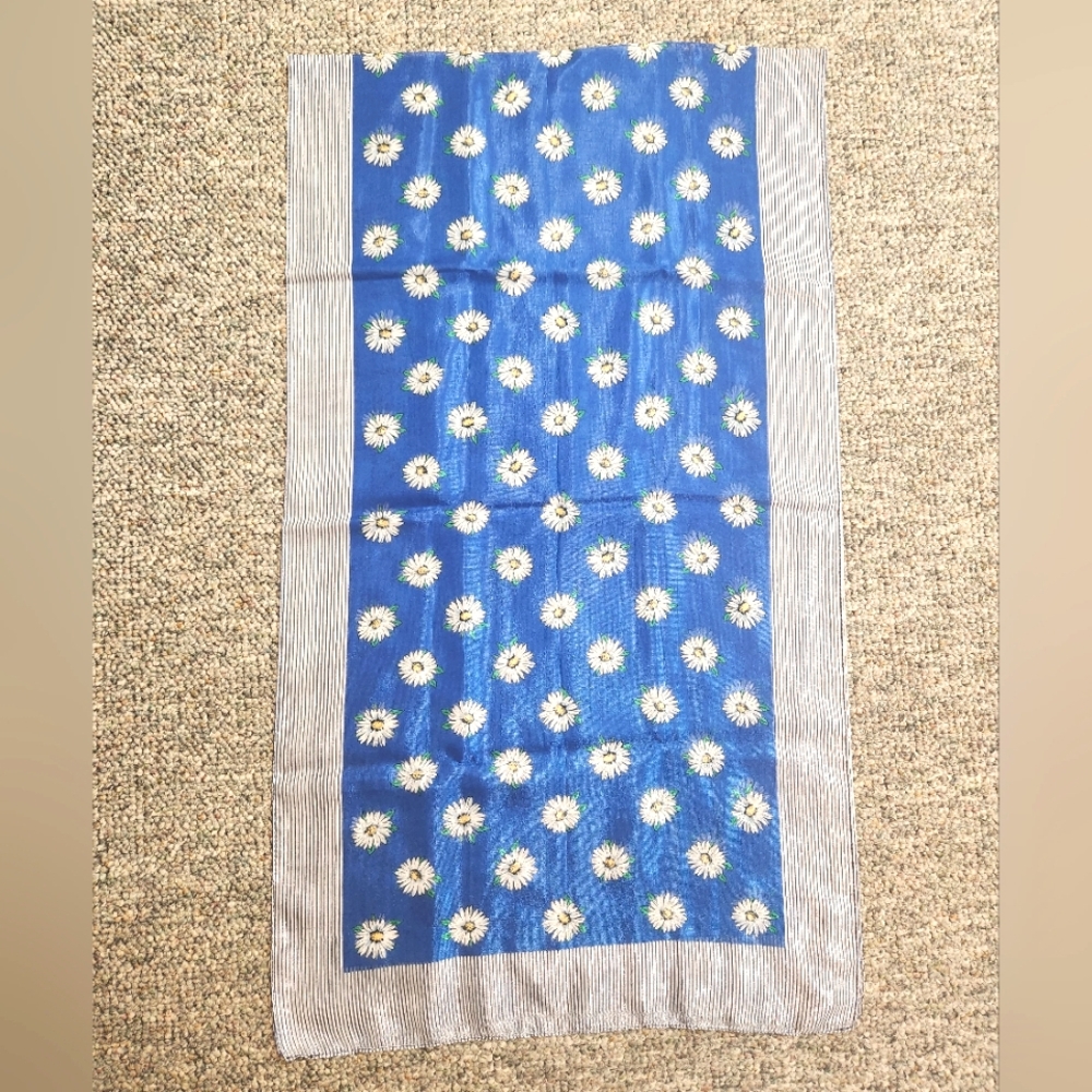 Bloomingdale's Polyester Daisy Print Scarf